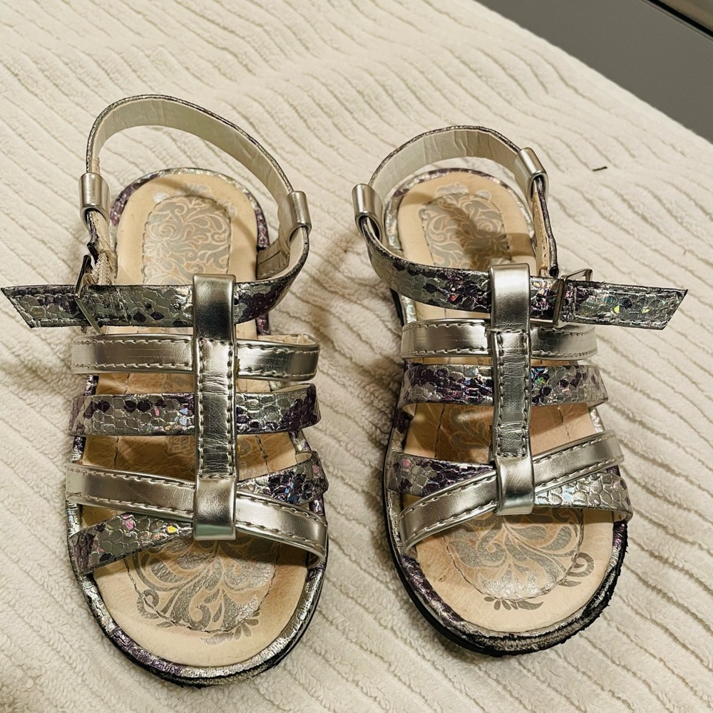 Girls shoes